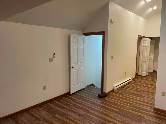 Foto del edificio - 201 E Elm St