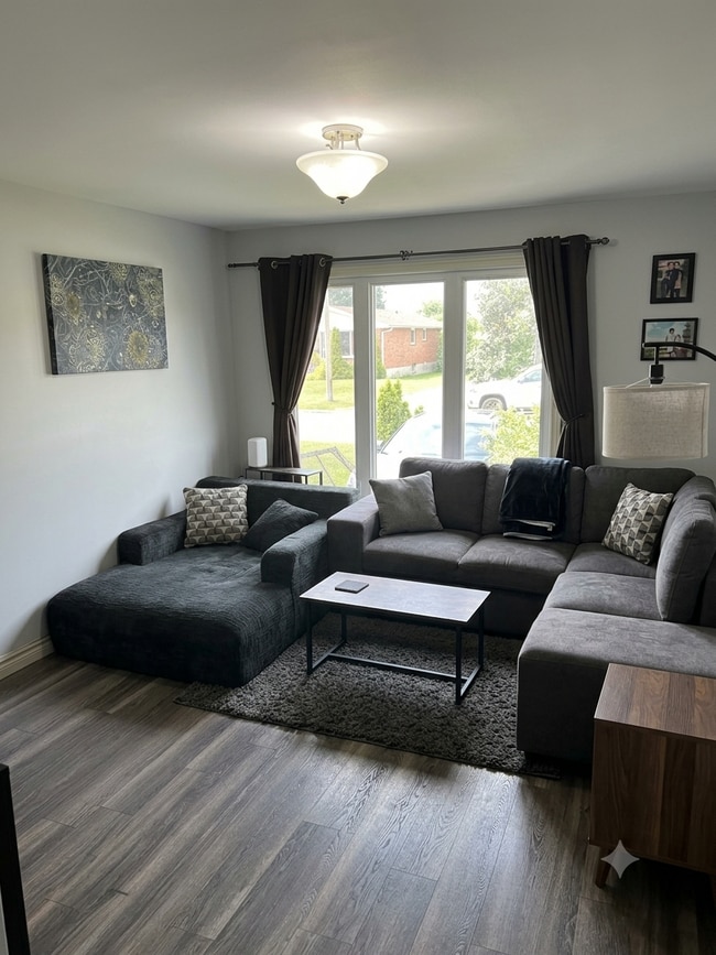 Building Photo - Spacious 3 Bed / 1 Bath Home in Sault Ste. Marie, ON – $2,500/month + Utilities. September 1st Oc...