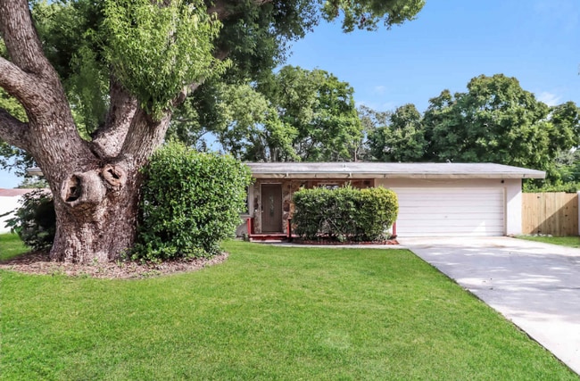 Building Photo - 12783 Pineway Dr