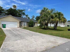 Building Photo - 2250 SE Shelter Dr