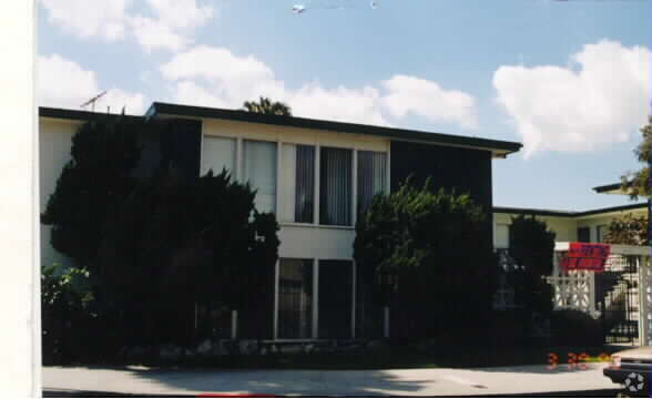 Primary Photo - 6331 Linden Ave