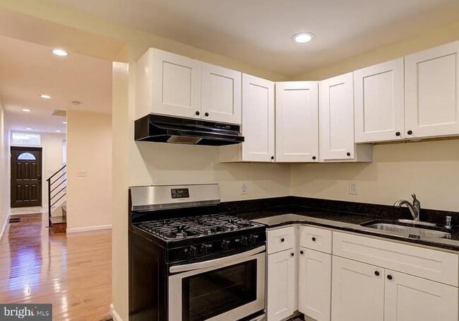 Building Photo - 2663 Belgrade St