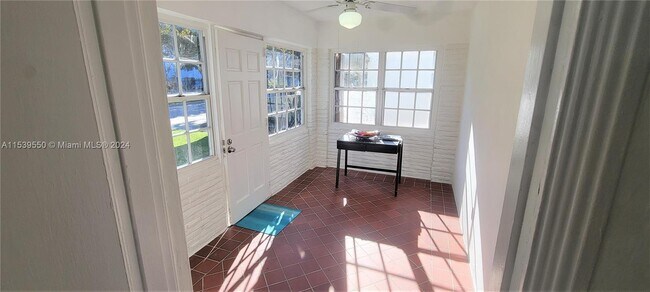 Foto del edificio - 320 SW 26th Rd