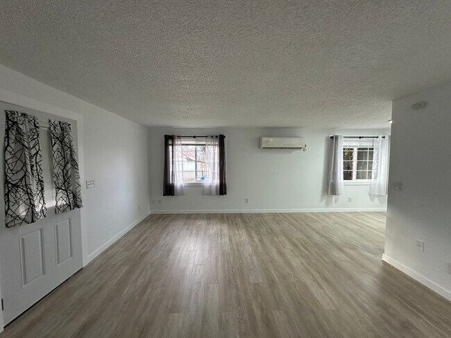 Foto del edificio - 215 Ridgemont Dr