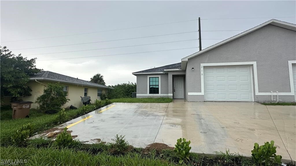 Foto principal - 219 Cape Coral Pkwy W