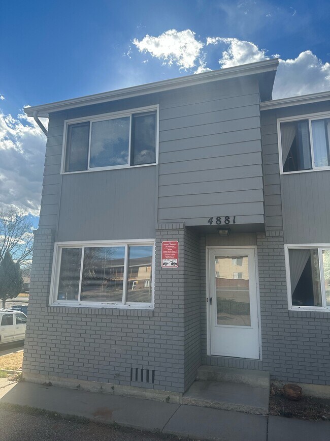 Foto del edificio - 4881 Basswood Dr