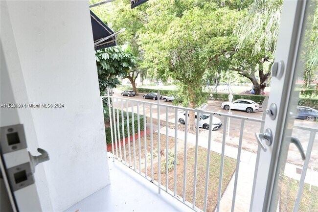 Building Photo - 114 Antilla Ave