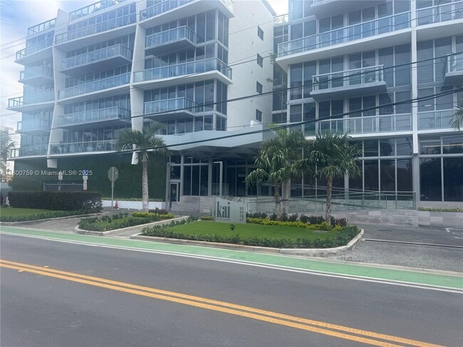 Building Photo - 9940 W Bay Harbor Dr
