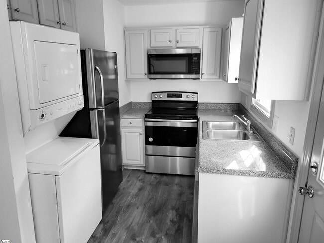 Foto del edificio - 202 Emerald Park Ct