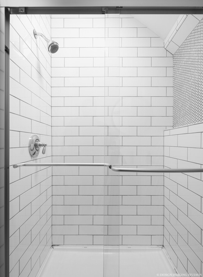 Bathroom Shower - 181 Peace St