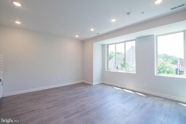 Foto del edificio - 2649 Titan St