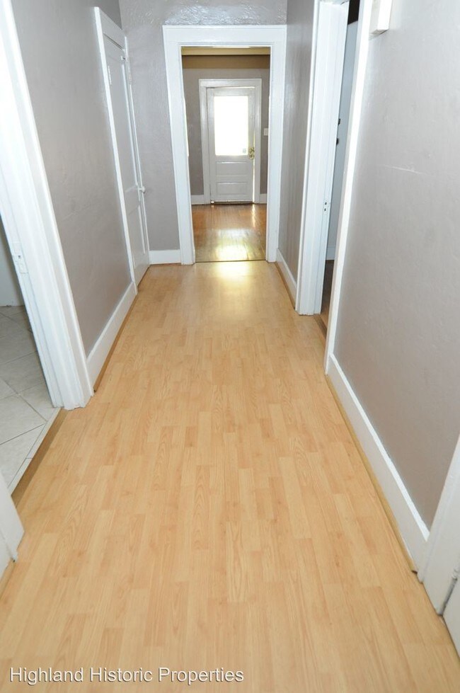 Building Photo - 3 br, 1 bath Apartment - 1423 33rd Street So.