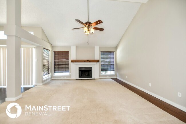 Foto del edificio - 8017 Weatherly Dr