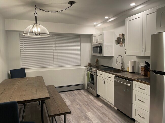 Foto del edificio - 1038 S Knollwood Dr