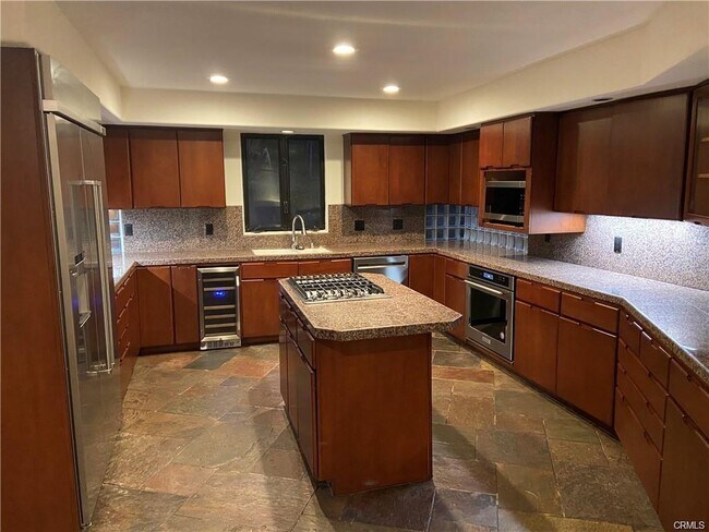 Building Photo - 2828 Bernard Ct