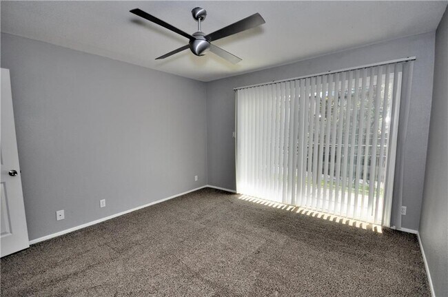 Foto del edificio - 500 E Riverside Dr