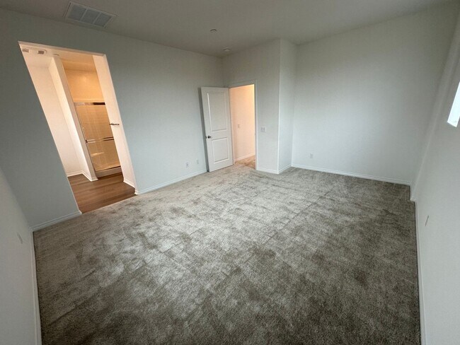 Foto del edificio - 1 Year Old Lenner 3 Bedroom + Loft Condo i...
