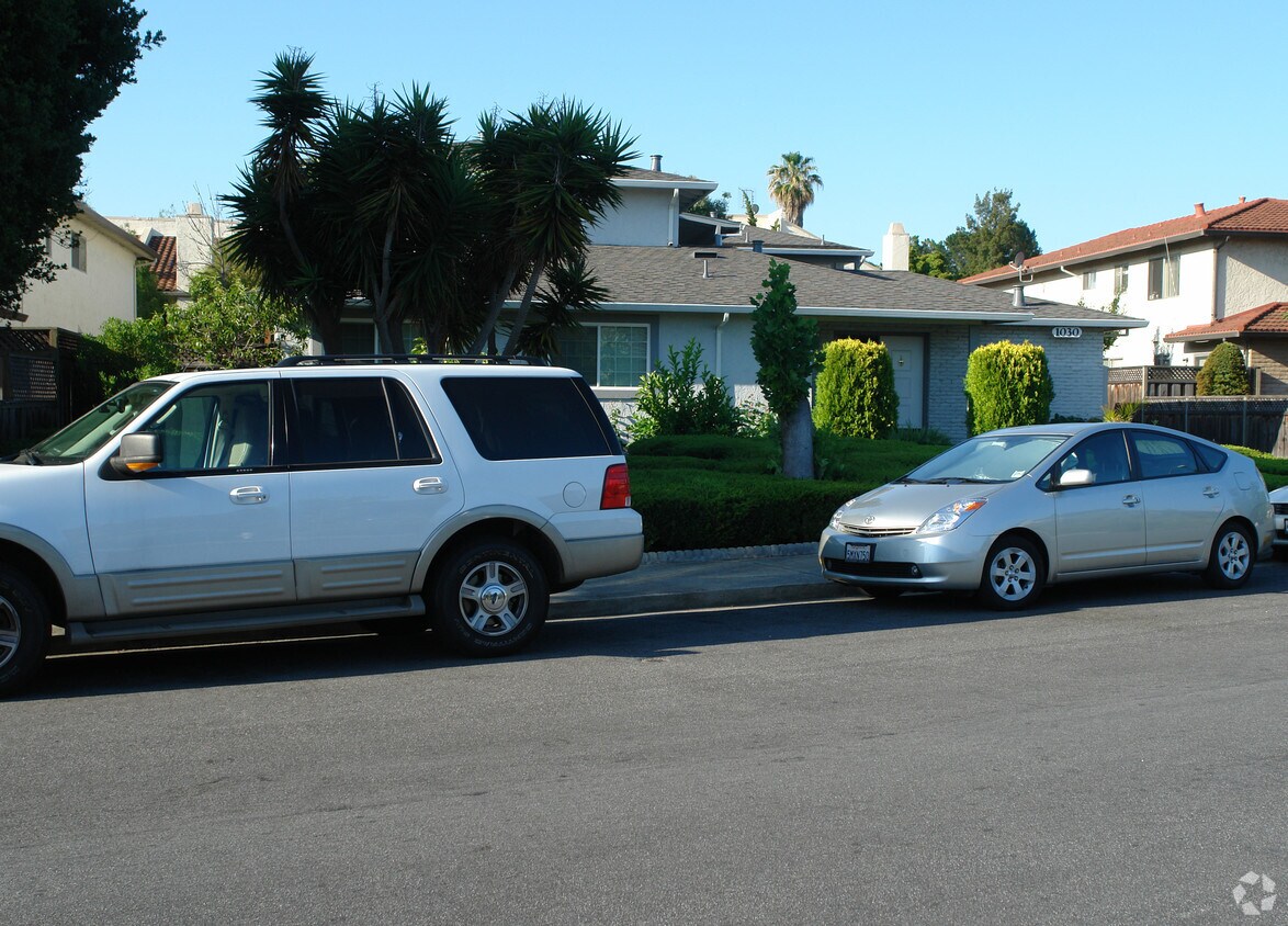 Building Photo - 1030 Valerian Way