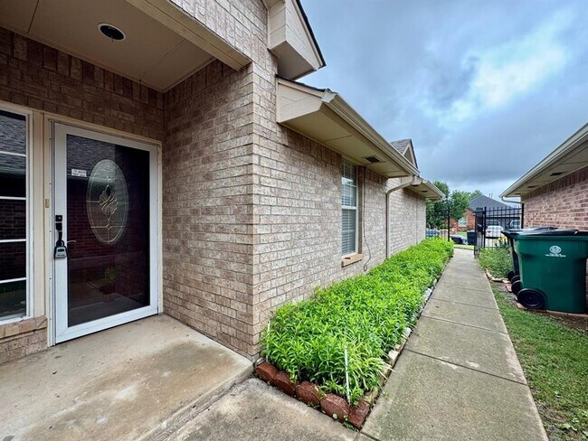 Foto del edificio - 1300 NW 138th St