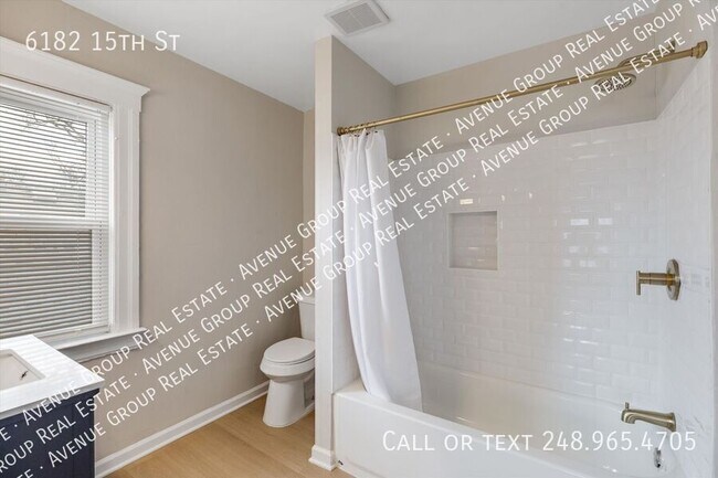 Foto del edificio - 6182 15th St