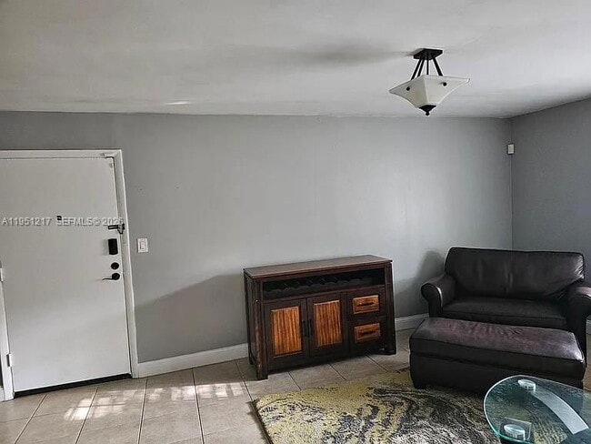 Foto del edificio - 1100 Salzedo St