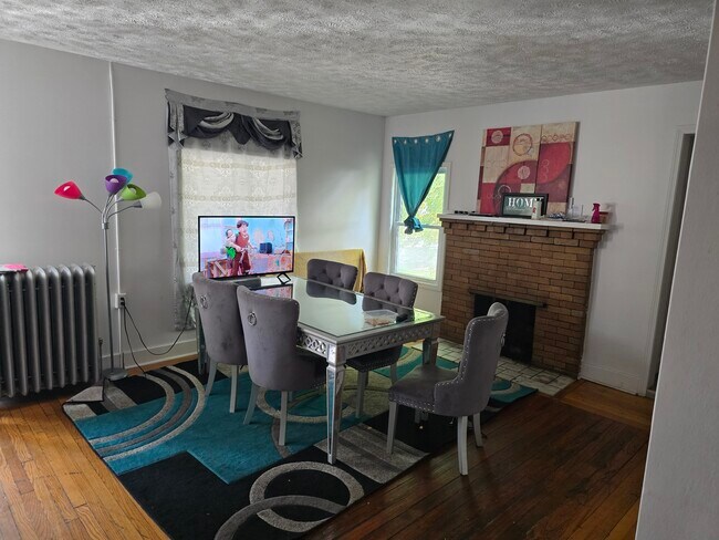 Foto del edificio - 323 W Madison St