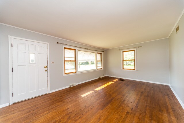 Building Photo - 147 Oak Ave
