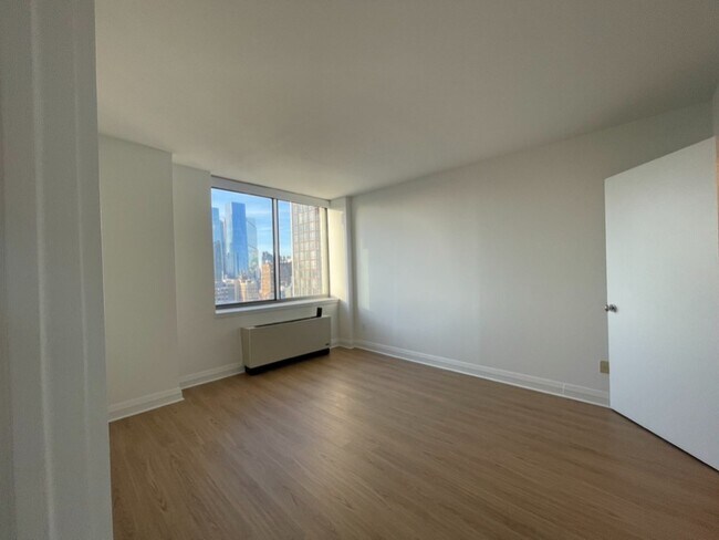 Building Photo - 502 Ninth Avenue