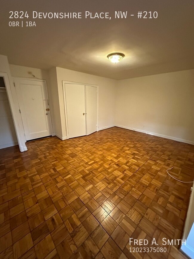 Foto del edificio - 2824 Devonshire Pl NW