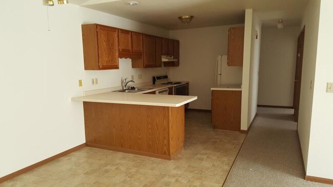 Building Photo - 300 Humar St