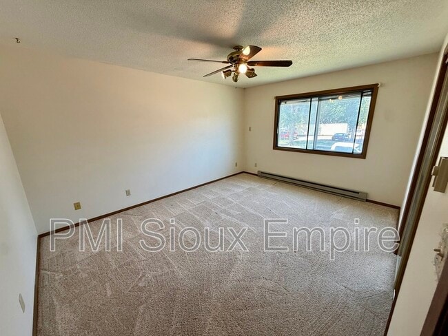 Foto del edificio - 1101 E 9th St