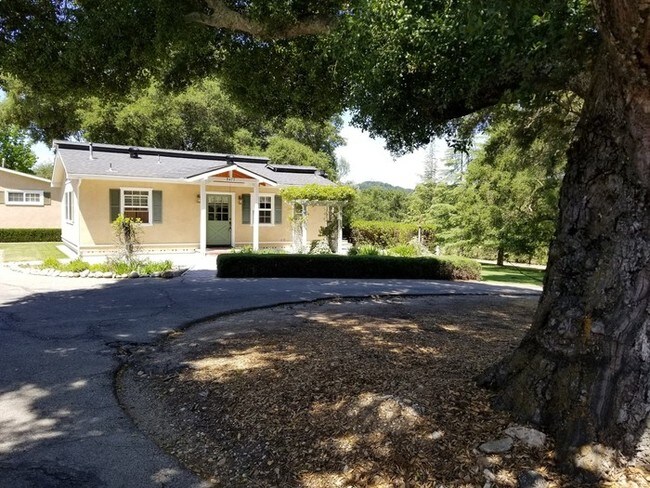 Building Photo - Country Home in Park Like Setting