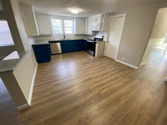 Foto del edificio - Newly Updated 3 Bedroom 2 Bathroom Home in...