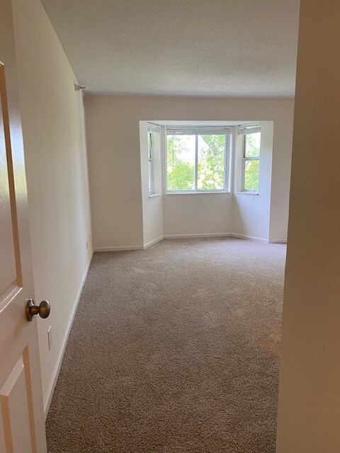 Building Photo - Great For Roommates, Close to West End, Ex...