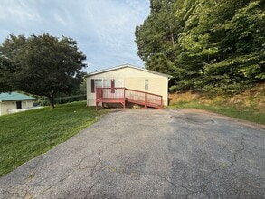 Building Photo - 19 Ferguson St