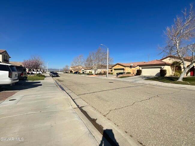 Foto del edificio - 6126 W Ave K1