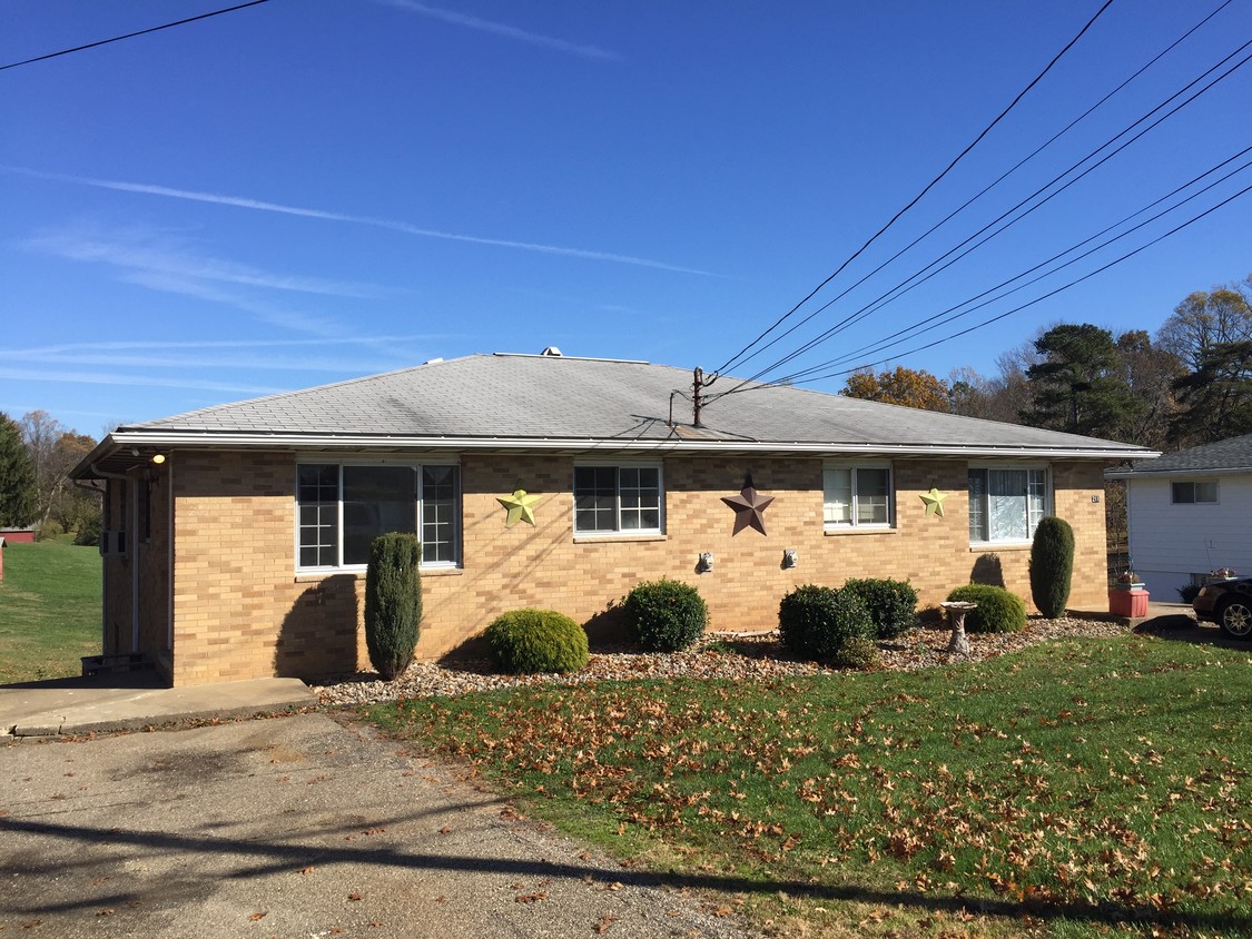 203 Old Turnpike Road, Parkersburg, WV 26101 Apartments in