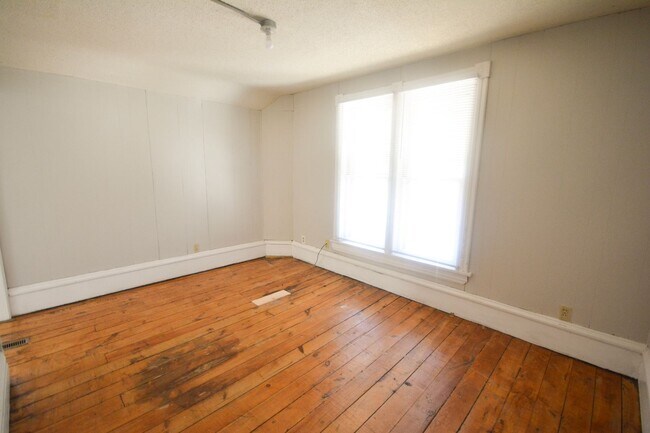 Building Photo - 606 2nd Ave NW