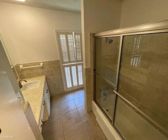 Foto del edificio - 3 br, 2 bath House - 2215 Robinson Way