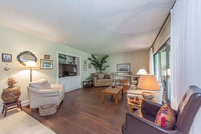 Building Photo - 5151 Jimmy Buffett Mem Hwy