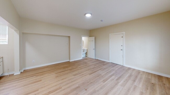Interior Photo - 405 N Soto St