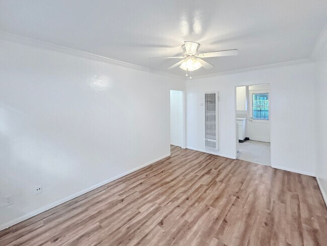 Foto del edificio - Renovated 1B/1BA w/ Walk-In Closet & On-Si...