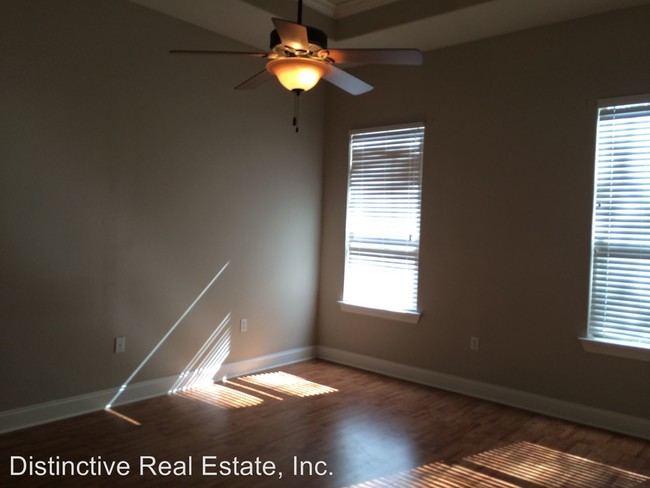 Building Photo - 808 W Howze Beach Rd