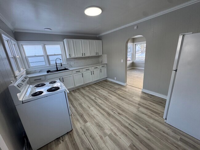 Foto del edificio - 704 E Walnut St