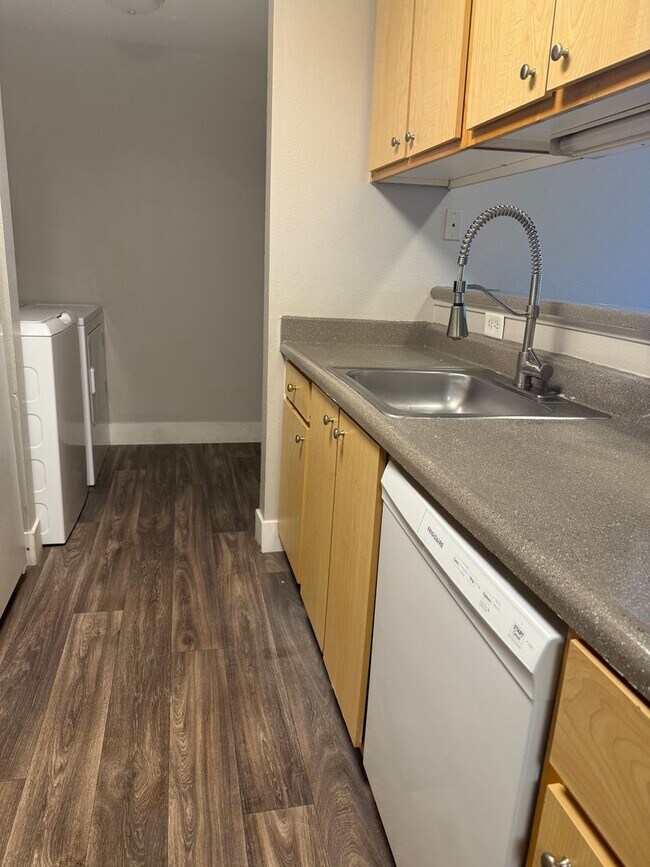 Building Photo - A New Wave of Living Here At Powell Court Apartments!