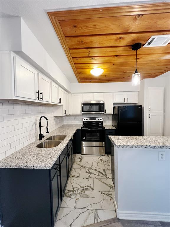 Building Photo - 16800 Sugar Pine Dr