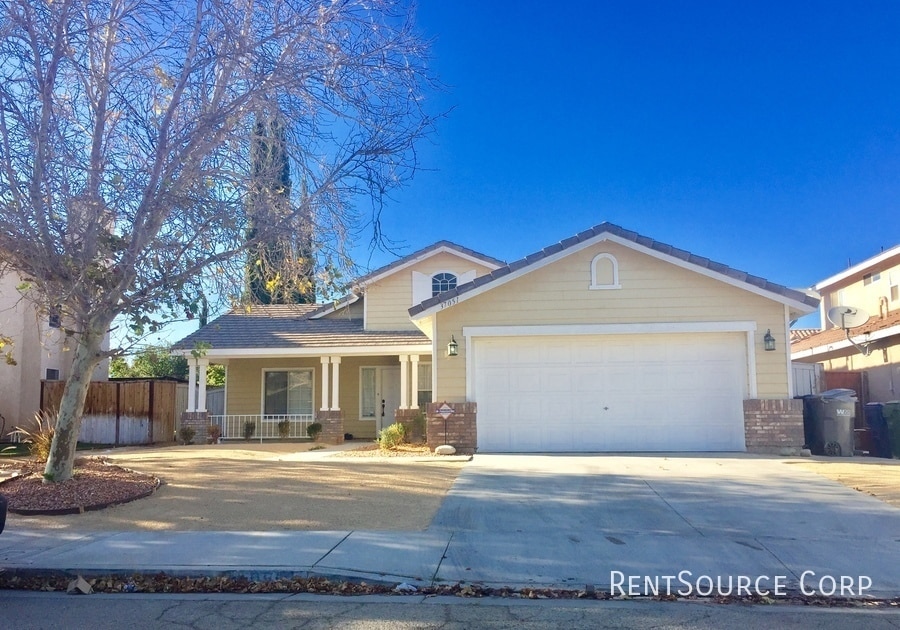3 Bed, 2 Bath house for Rent in Palmdale House Rental in Palmdale, CA