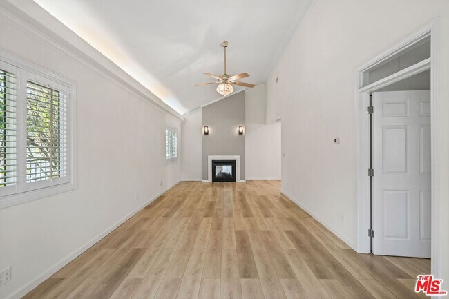Building Photo - 2910 Santa Carlotta St