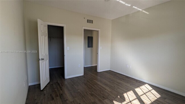 Foto del edificio - 220 SW 116th Ave