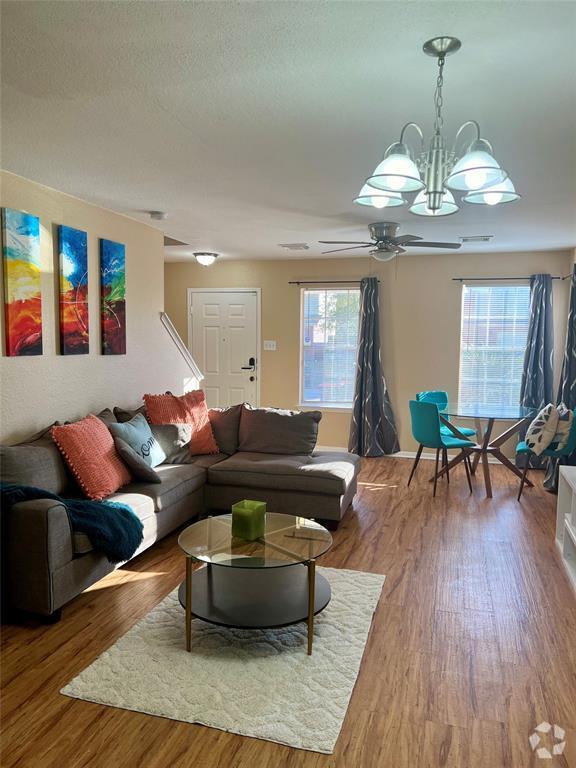 Greenbriar Colony Apartments for Rent with Hardwood Floors Houston